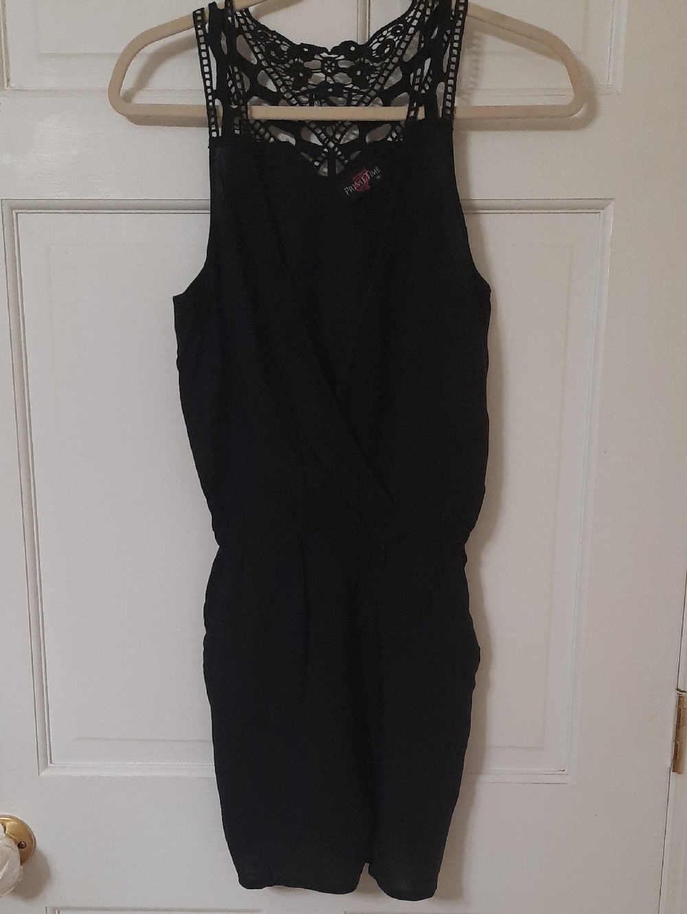 Women’s Black Lace-Back Sleeveless Romper